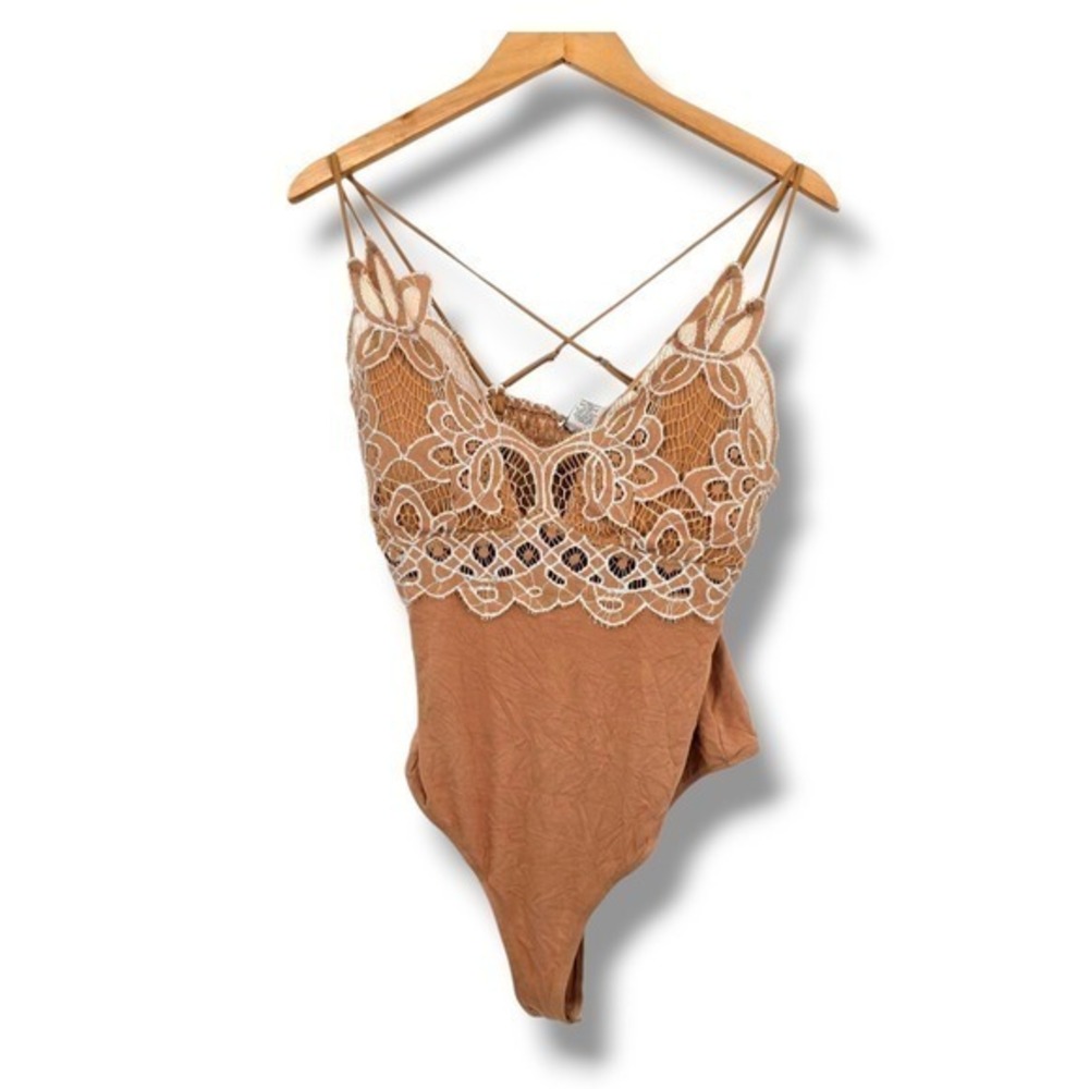 NEW Rue21 Lace Bodysuit Sleeveless Boho Crisscross Back Casual Top‎ L